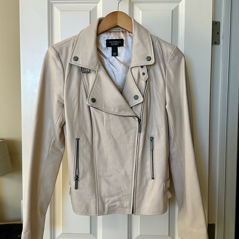 Women’s size medium, genuine, leather jacket